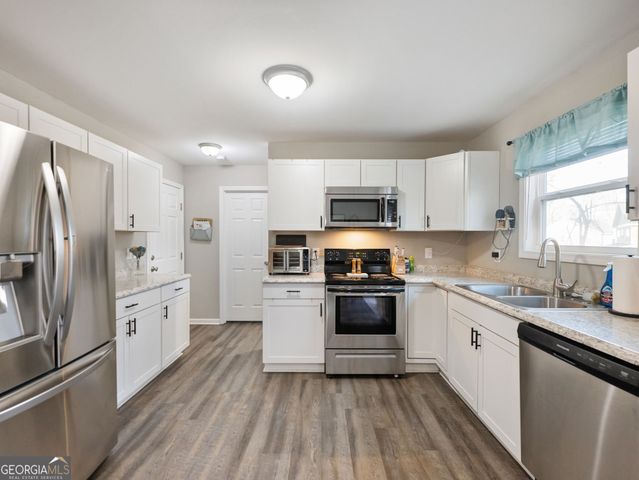 450 Candlestick Drive, Hull, GA 30646