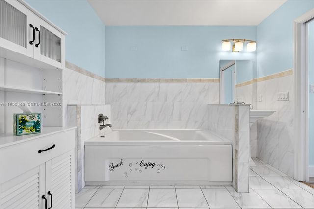 311 N Surf Rd, Hollywood, FL 33019