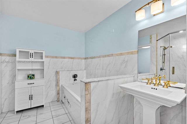 311 N Surf Rd, Hollywood, FL 33019