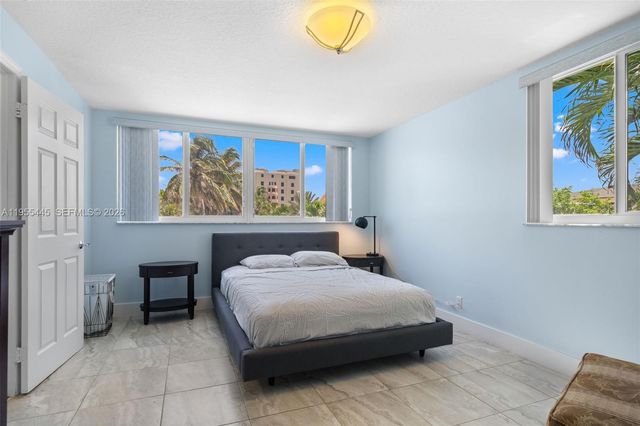 311 N Surf Rd, Hollywood, FL 33019