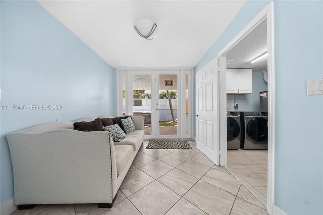 311 N Surf Rd, Hollywood, FL 33019