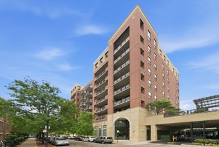 811 W 15th Place 807, Chicago, IL 60608