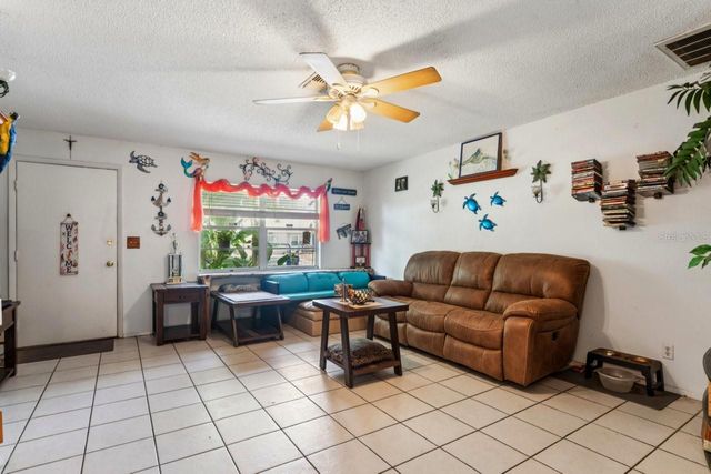 2005 HUDSON CT, Oldsmar, FL 34677