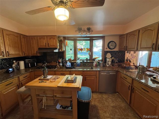 1448 Inwoods Circle, Bloomfield Hills, MI 48302