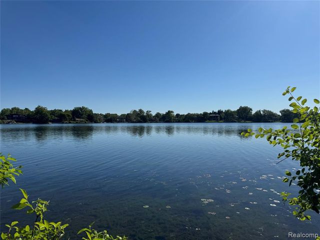 1448 Inwoods Circle, Bloomfield Hills, MI 48302