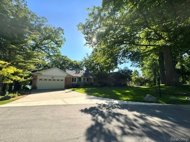 1448 Inwoods Circle, Bloomfield Hills, MI 48302