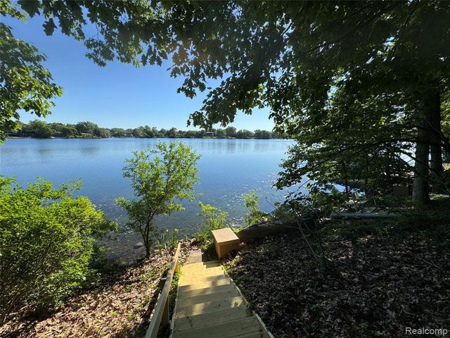 1448 Inwoods Circle, Bloomfield Hills, MI 48302
