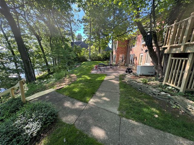 1448 Inwoods Circle, Bloomfield Hills, MI 48302