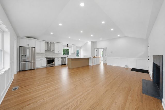 75 Brookdale Lane, Palatine, IL 60067