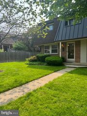 429 HAMPTON CT #138, Falls Church, VA 22046