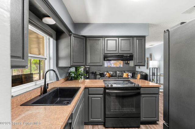 271 Dorado Avenue NE, Palm Bay, FL 32907