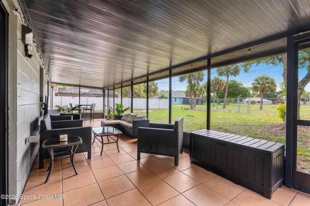 271 Dorado Avenue NE, Palm Bay, FL 32907