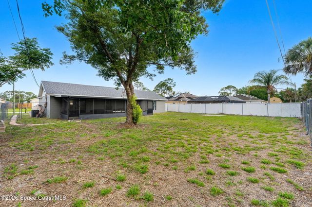 271 Dorado Avenue NE, Palm Bay, FL 32907