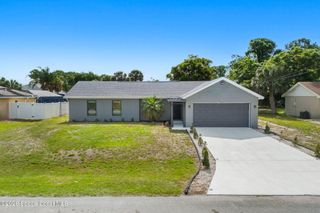 271 Dorado Avenue NE, Palm Bay, FL 32907