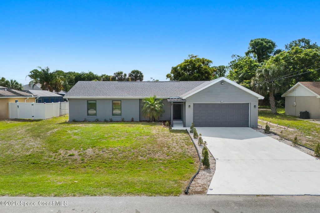 271 Dorado Avenue NE, Palm Bay, FL 32907