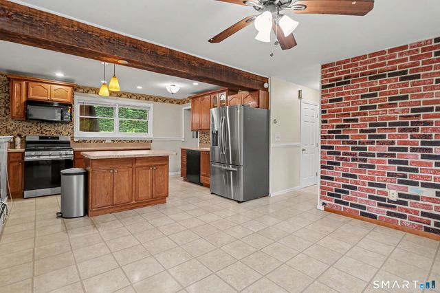 79 Green Meadow Road, Milford, CT 06461