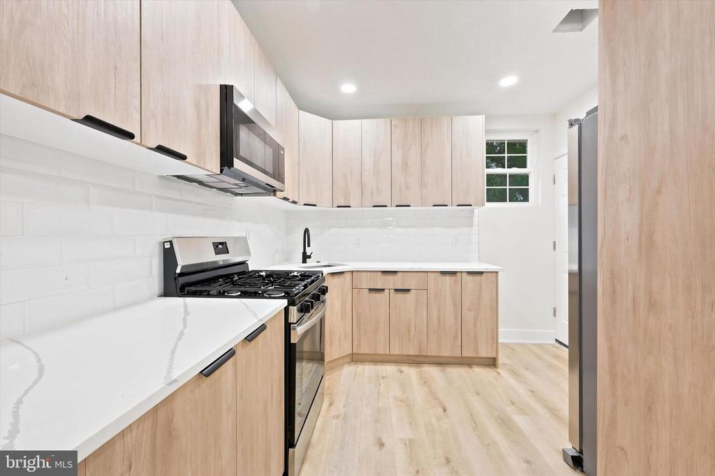 2088 SCATTERGOOD ST, Philadelphia, PA 19124