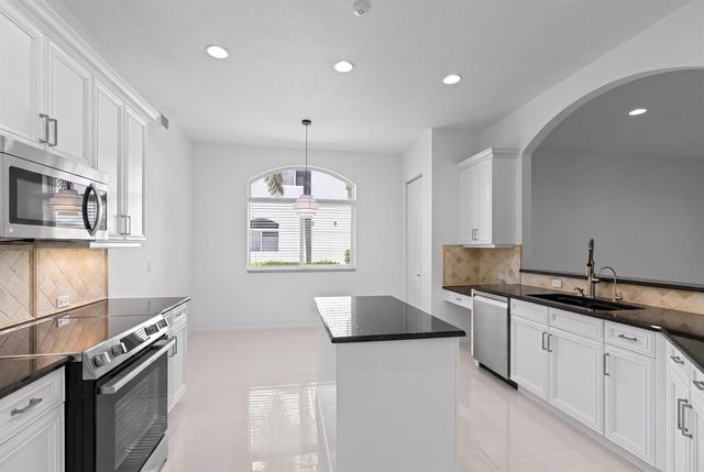127 Palm Bay Terrace A, Palm Beach Gardens, FL 33418