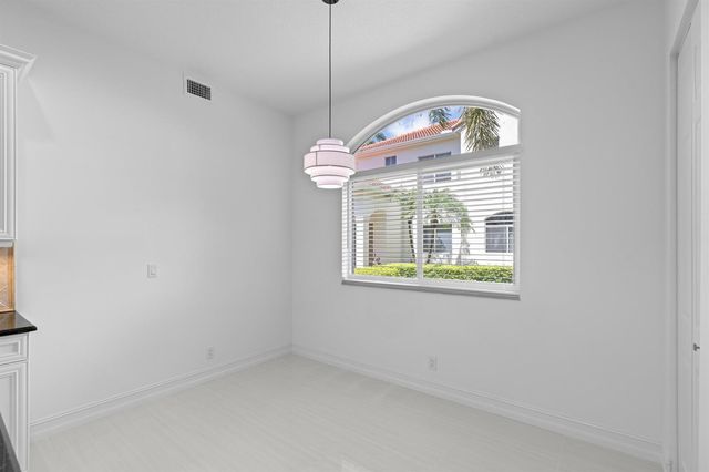 127 Palm Bay Terrace A, Palm Beach Gardens, FL 33418