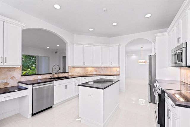 127 Palm Bay Terrace A, Palm Beach Gardens, FL 33418