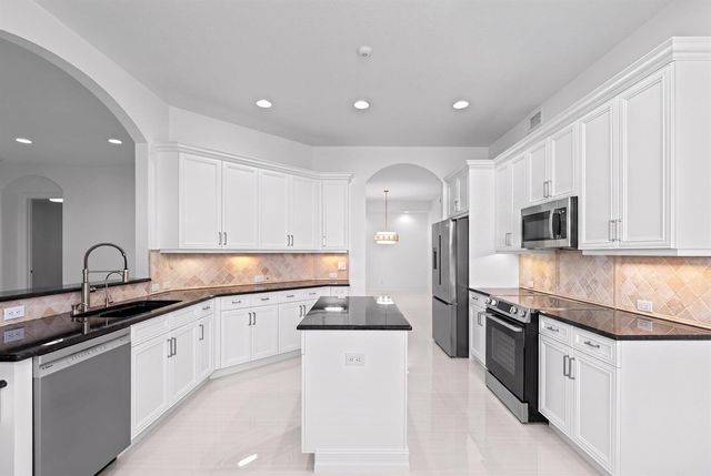 127 Palm Bay Terrace A, Palm Beach Gardens, FL 33418