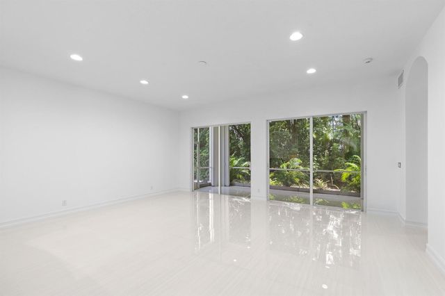 127 Palm Bay Terrace A, Palm Beach Gardens, FL 33418