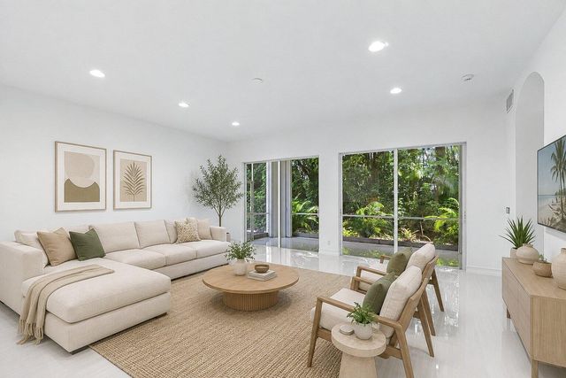 127 Palm Bay Terrace A, Palm Beach Gardens, FL 33418