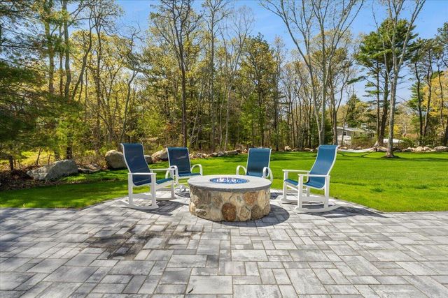 2 Boulder Road, Cataumet, MA 02534