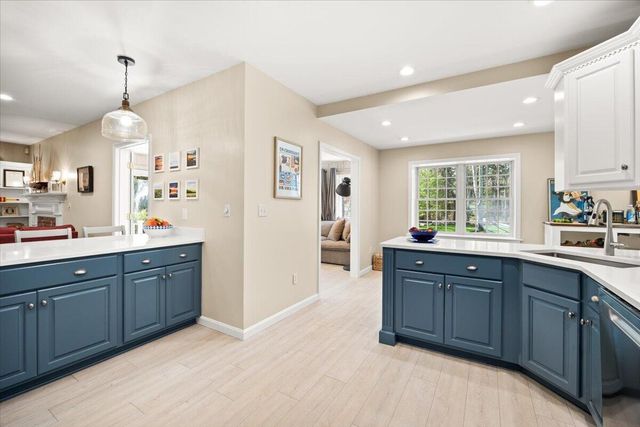 2 Boulder Road, Cataumet, MA 02534