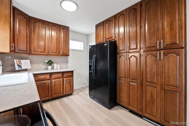 13144 Stamford Avenue, Warren, MI 48089
