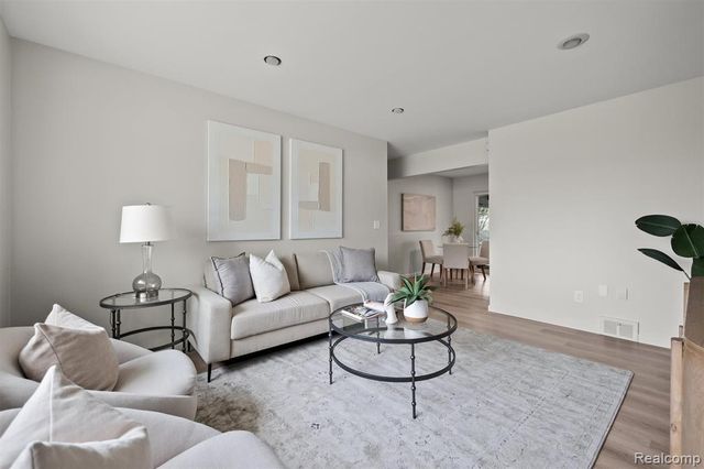13144 Stamford Avenue, Warren, MI 48089