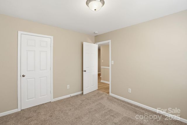 10012 Barrands Lane, Charlotte, NC 28278