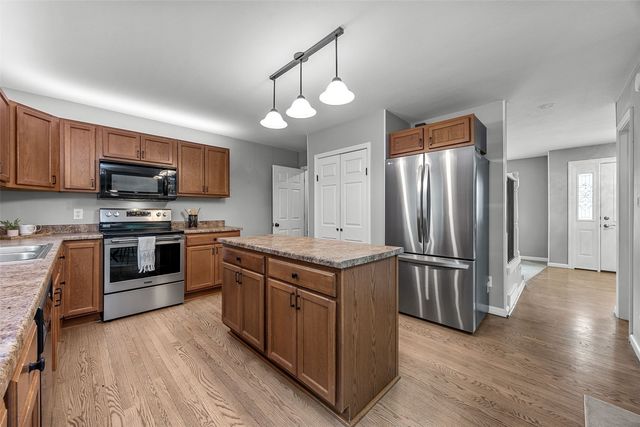 1105 Maple Street, Robins, IA 52328