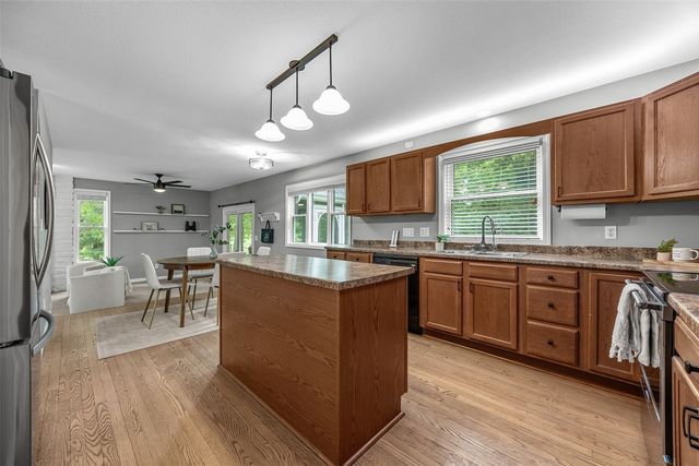 1105 Maple Street, Robins, IA 52328