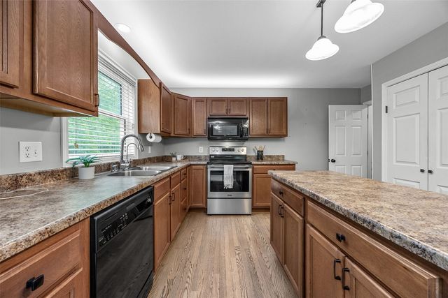 1105 Maple Street, Robins, IA 52328