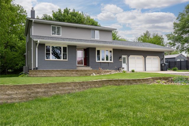 1105 Maple Street, Robins, IA 52328