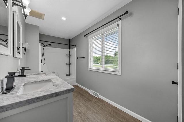 1105 Maple Street, Robins, IA 52328
