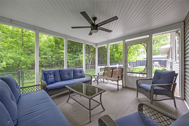 1105 Maple Street, Robins, IA 52328