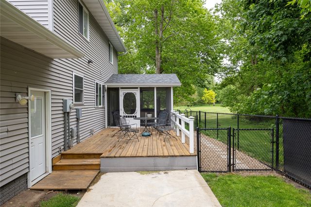 1105 Maple Street, Robins, IA 52328