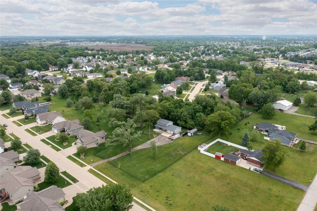 1105 Maple Street, Robins, IA 52328