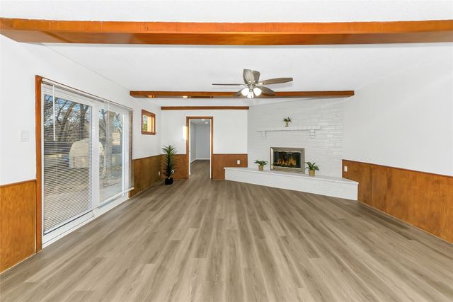 828 S Collins Street, Arlington, TX 76010