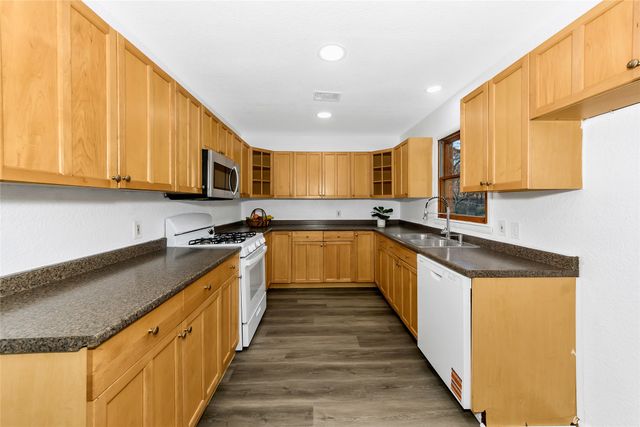 828 S Collins Street, Arlington, TX 76010