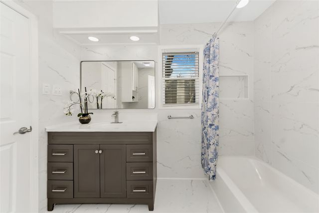 828 S Collins Street, Arlington, TX 76010