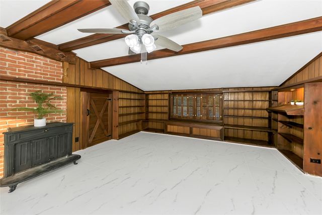 828 S Collins Street, Arlington, TX 76010