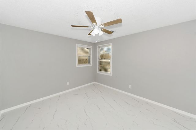 828 S Collins Street, Arlington, TX 76010