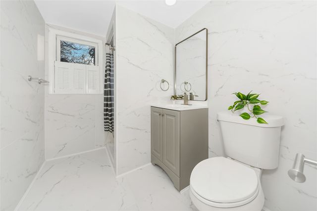 828 S Collins Street, Arlington, TX 76010