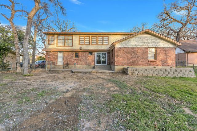 828 S Collins Street, Arlington, TX 76010