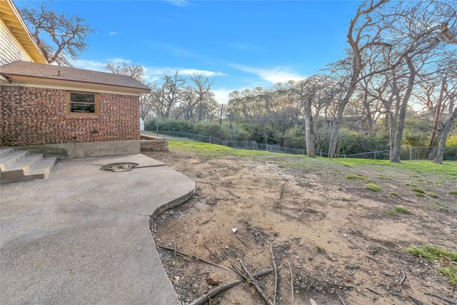 828 S Collins Street, Arlington, TX 76010