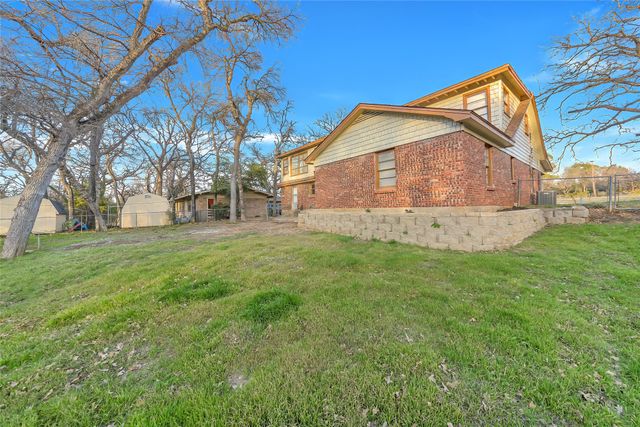 828 S Collins Street, Arlington, TX 76010