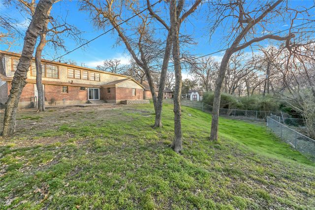 828 S Collins Street, Arlington, TX 76010